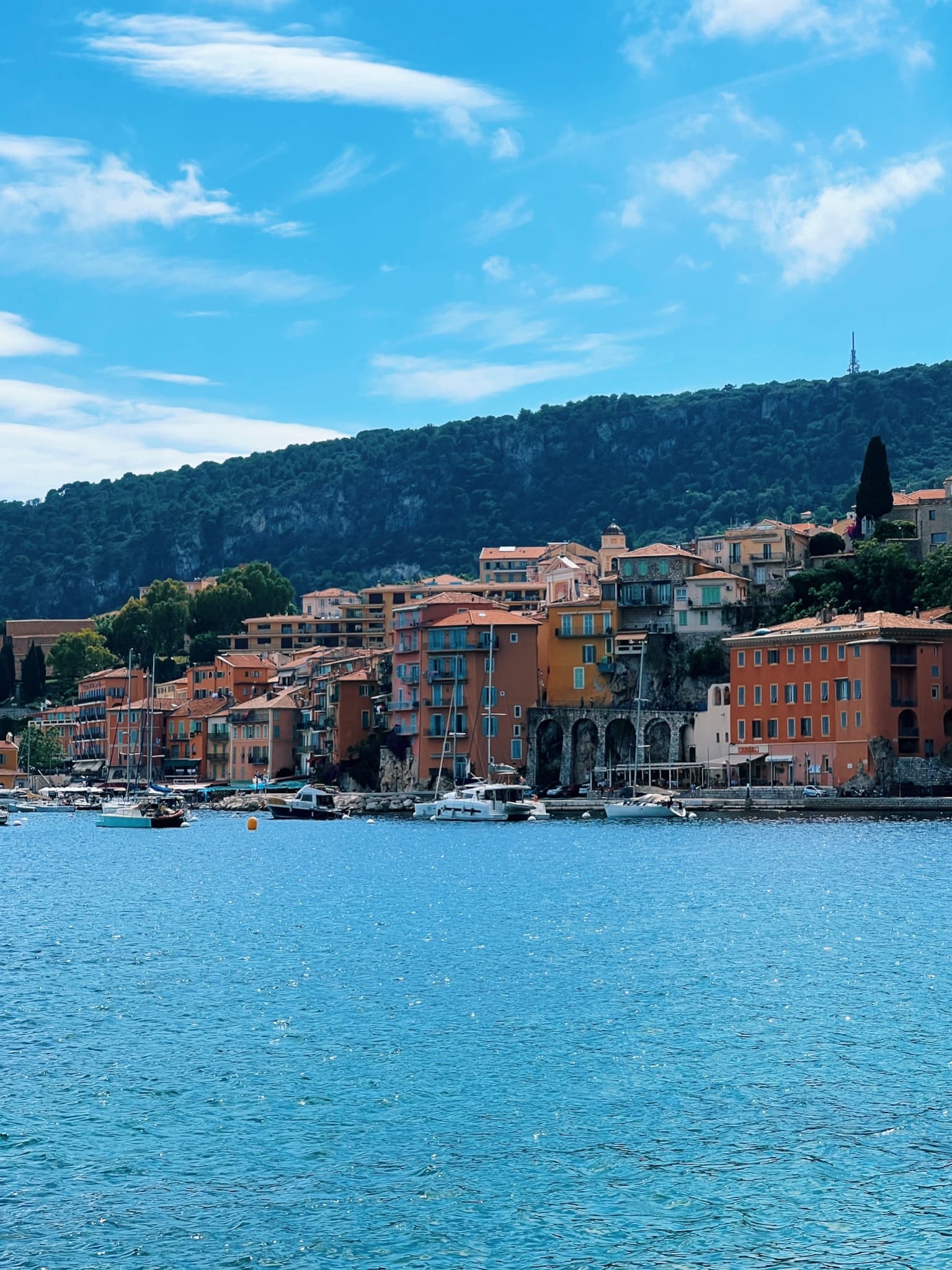 Villefranche-sur-Mer vista desde el Mediterráneo